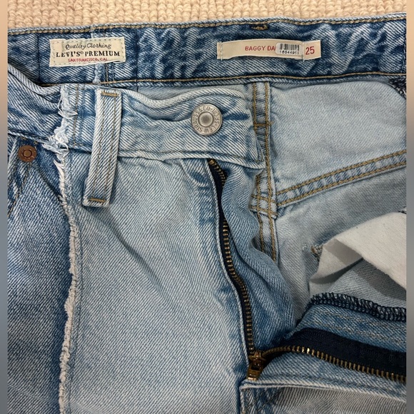 Levi's Women's Light Blue Barrel Leg Jeans - Picture 5 of 5